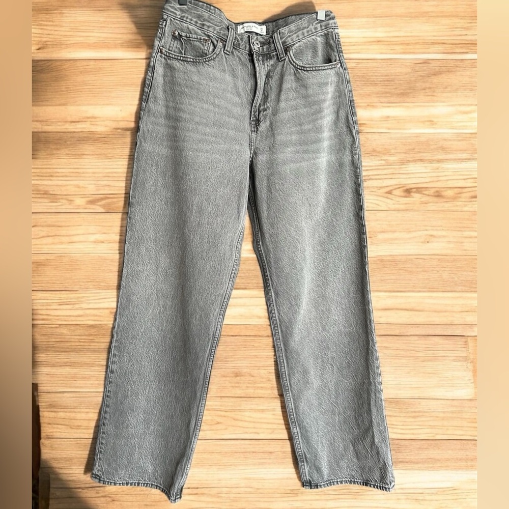 Abercrombie and Fitch Women’s High Rise Loose Jean Size 28 R Dark Gray